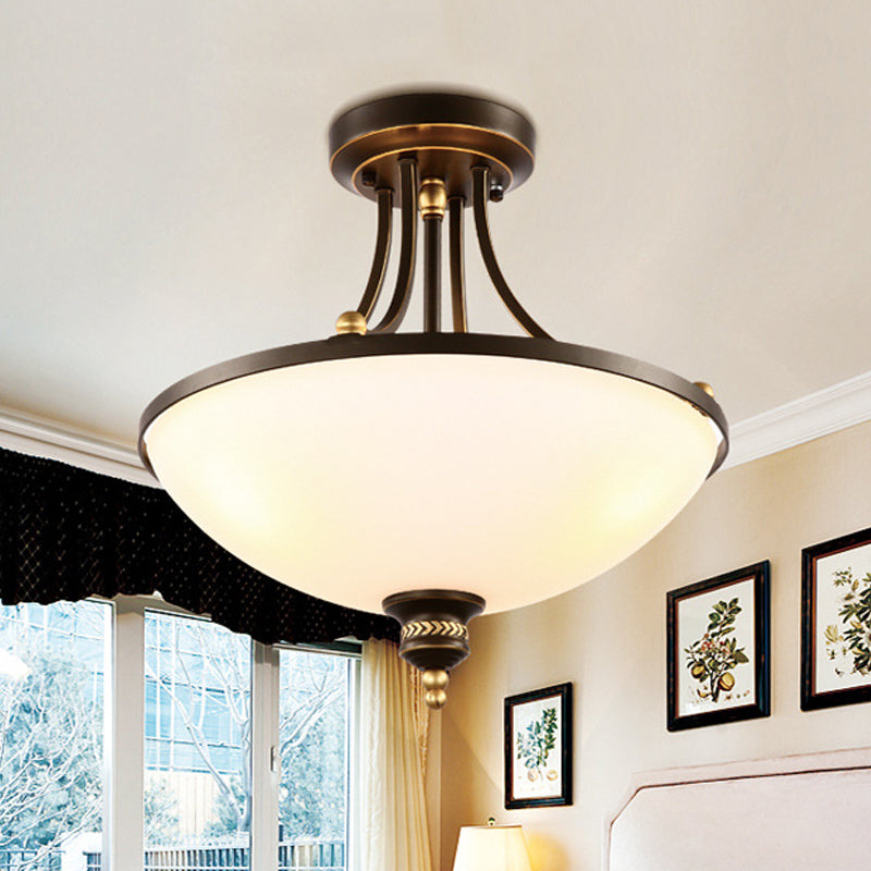 Lampe de plafond de dôme moderne 3 lumières Opal Glass Semi Flush Mount Lightture en noir pour chambre à coucher