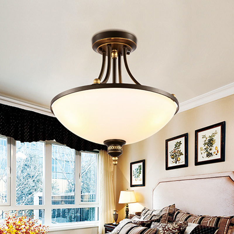 Lampe de plafond de dôme moderne 3 lumières Opal Glass Semi Flush Mount Lightture en noir pour chambre à coucher