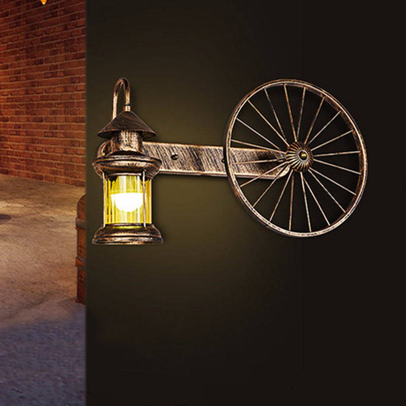 1 Glühbaumbernglas -Wandleuchter Küste Messinnen -Eckwandmauer mit Wagenrad -Deco