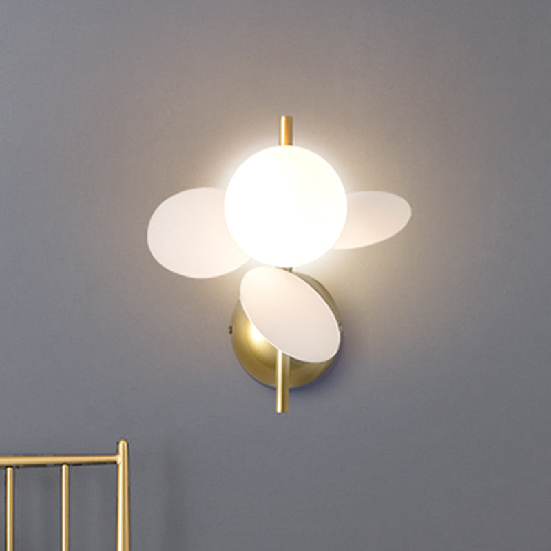 Bladbedwandverlichting Ideeën Idee Iron 1 Lichte macaron-stijl SCONCE IN WIT/ROODGEELDE BLUE MET BALREEM GLASS TADHE