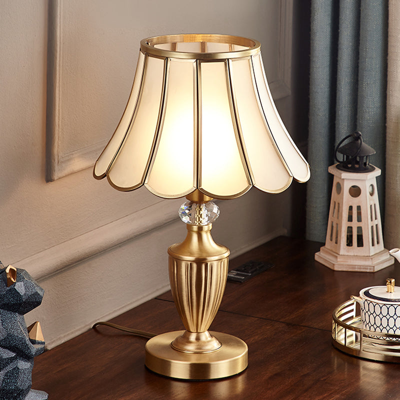 Lampe à table en or colonial feston / évasé 1 éclairage de nuit de colonialisme léger avec base en métal pour chambre à coucher