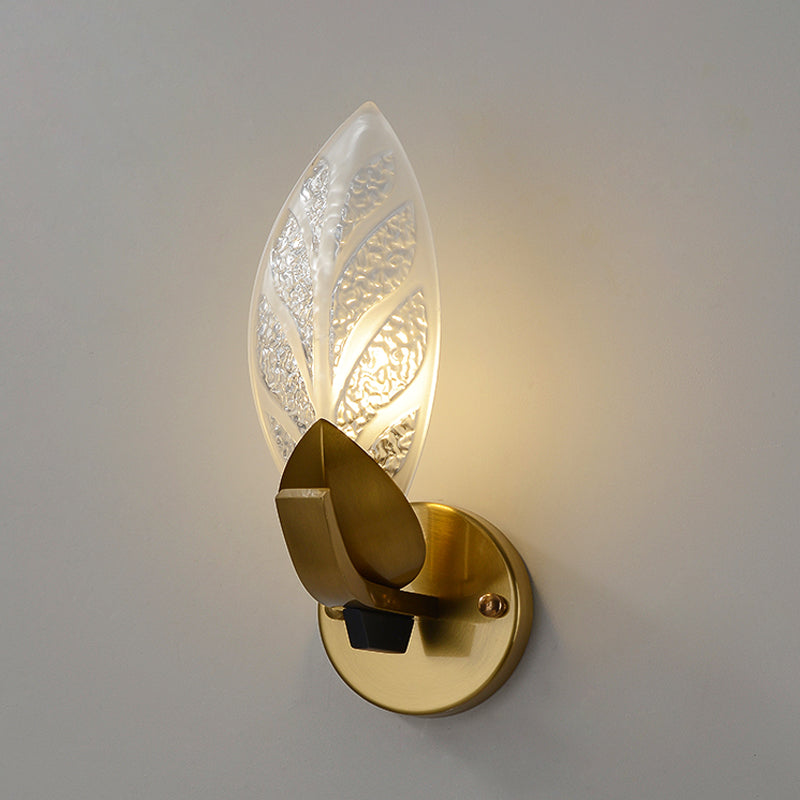 Colonialist Leaf Shaped Wall Light 1 Bulb Frosted Textured Glass Wall Mounted Lighting in Gold