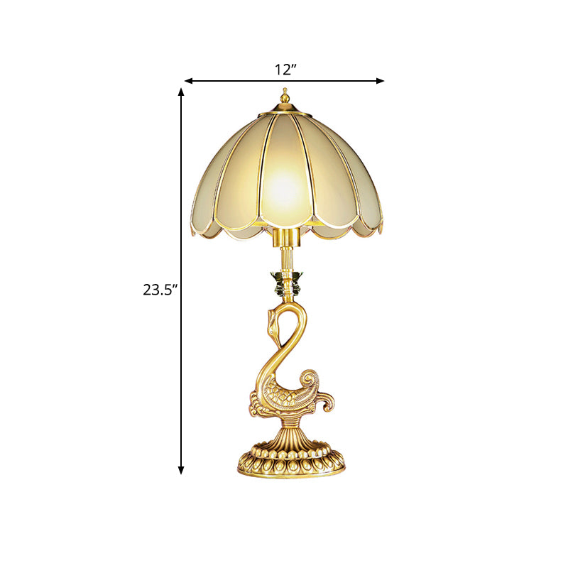 Accendi da soggiorno smerlato illuminazione in stile coloniale in vetro bianco 1 scrivania oro lampadina con design cigno metallico