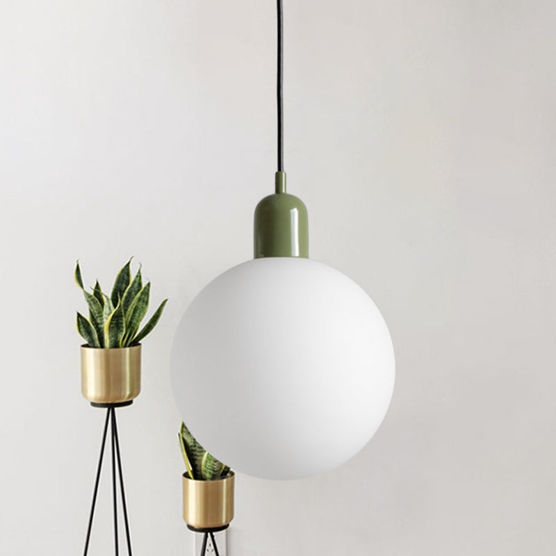 Simpuzzo sferico Opal Glass Dropserve Pendant 1 Light Appedful Light con cappuccio rosso/bianco/verde