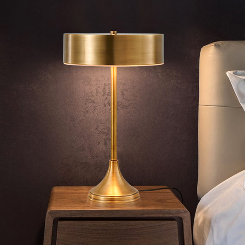 1 Kopf Metallic Tisch Leichtkoloniales Messing Finish Rund -Nacht -Nachttisch -Beleuchtung mit Basis