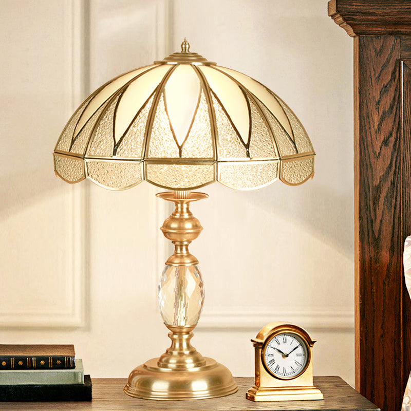 Goud 1 koptafel licht koloniaal beige en matglazen koepel 12 "/16" brede nachtkastje lamp voor het bed