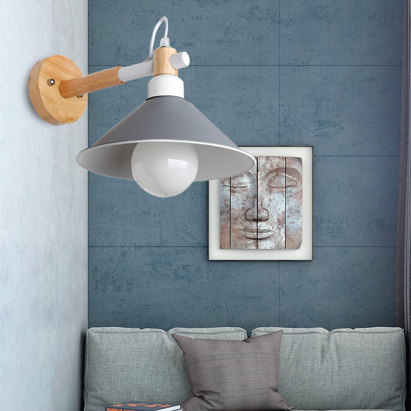 Éclairage mural en cône élégant nordique 1 lampe à applique métallique de tête avec joint en bois en noir / gris pour le couloir
