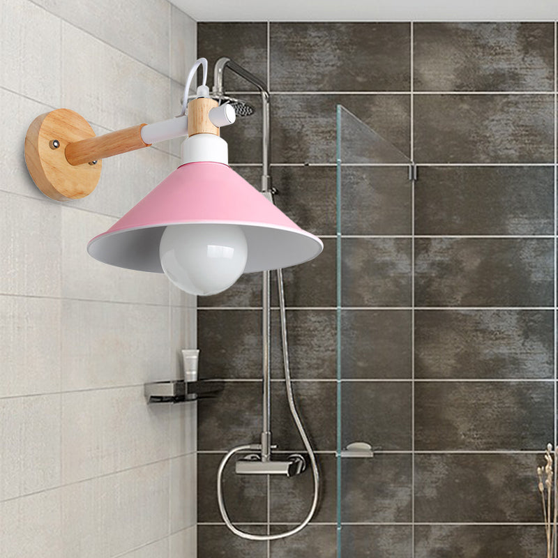 Éclairage mural en cône élégant nordique 1 lampe à applique métallique de tête avec joint en bois en noir / gris pour le couloir