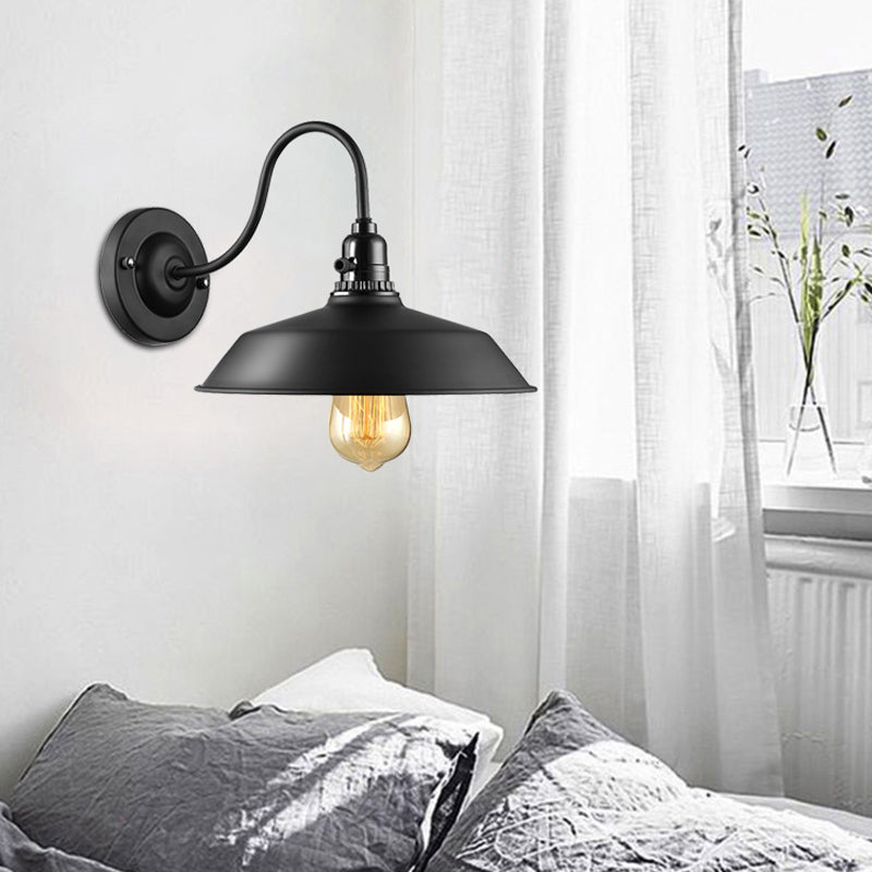 Metallic Barn Shade Wandlampe mit Schwanenhalsarm Industrial 1 Glühbirne Schlafzimmer Wandbeleuchtung in Schwarz