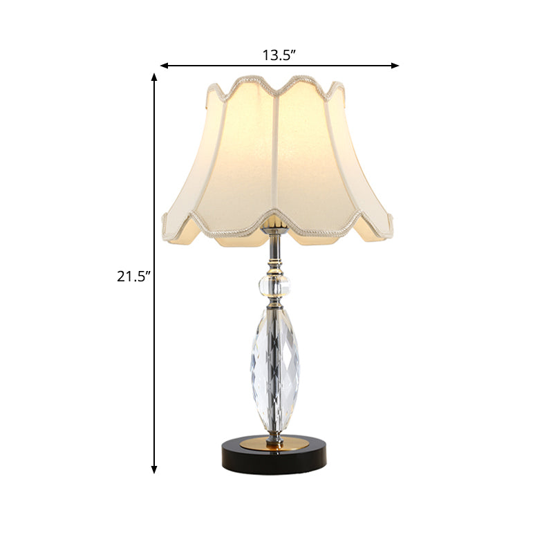 Enkele lamp nachtkastje verlichting met wijd uitlopende schaduw stof traditionele woonkamer kristallen tafel licht in wit