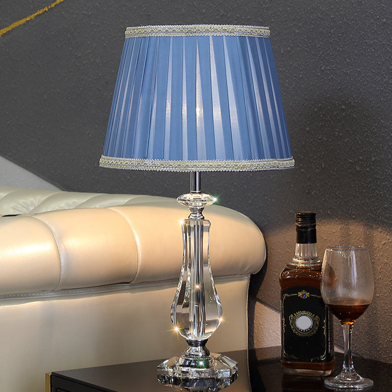 1 hoofd uitlopende/geplooide schaduwtafellamp Traditioneel beige beige/bordeaux/hemelblauwe stof nachtkastje lamp met kristallen kolom
