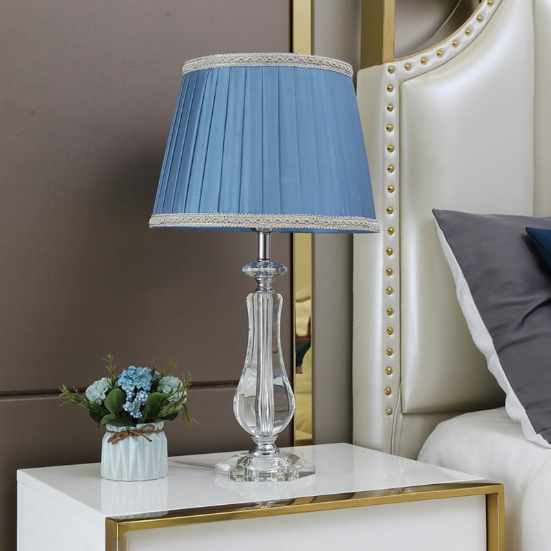 1 hoofd uitlopende/geplooide schaduwtafellamp Traditioneel beige beige/bordeaux/hemelblauwe stof nachtkastje lamp met kristallen kolom