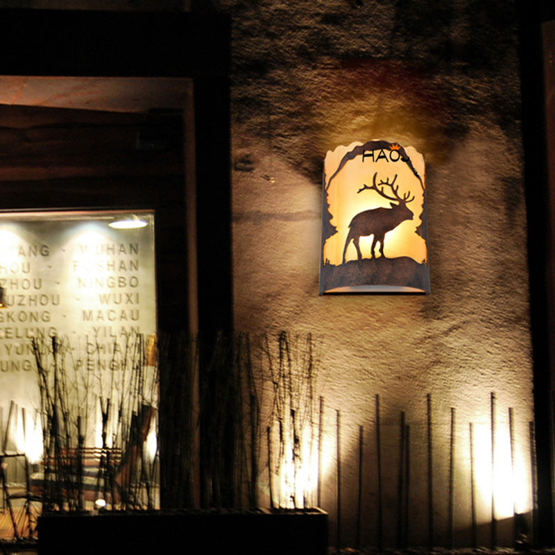 Rost Ein leichter Leuchten Licht Retro -Metall -Halbzylinder -Beleuchtung mit Baum/Elchmuster