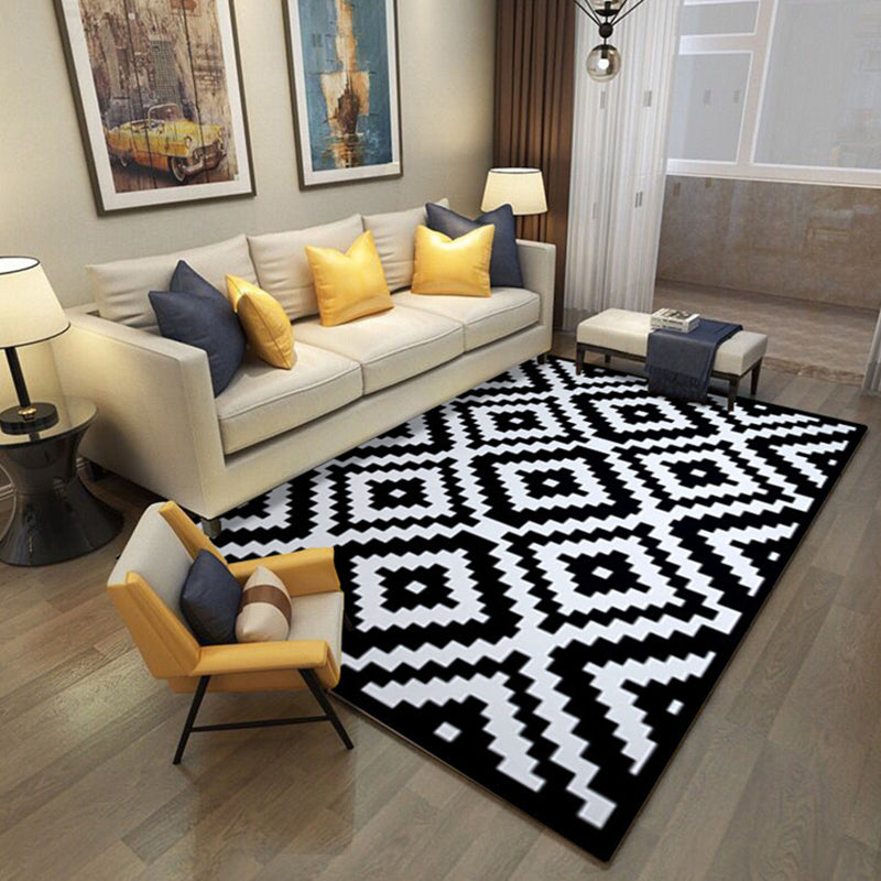 Black and White Scandinavia Rug Geometric Diamond Rug Polyester Washable Stain Resistant Area Rug for Living Room