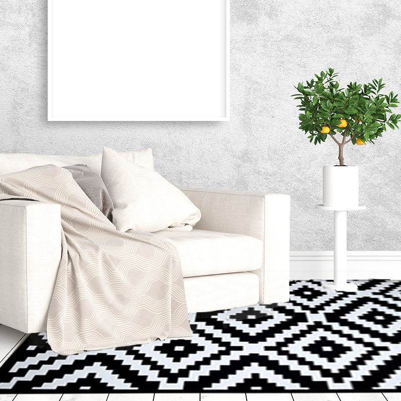 Black and White Scandinavia Rug Geometric Diamond Rug Polyester Washable Stain Resistant Area Rug for Living Room