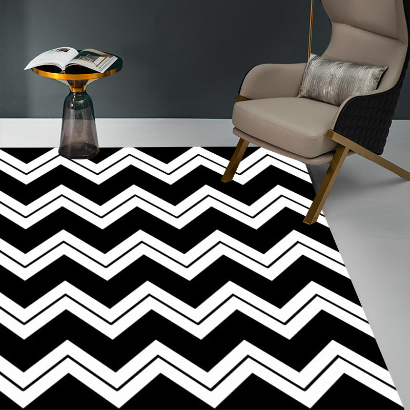 Black and White Novelty Rug Polyester Chevron Pattern Rug Washable Non-Slip Backing Carpet for Living Room