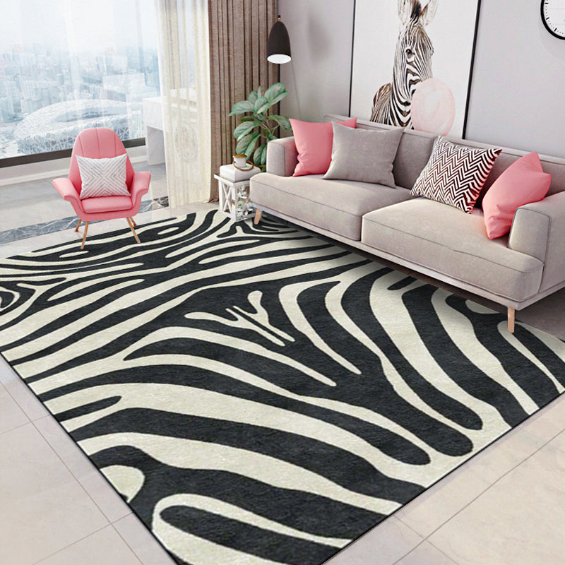 Contemporary Zebra Stripe Pattern Rug Black and White Polyester Rug Machine Washable Non-Slip Area Rug for Bedroom