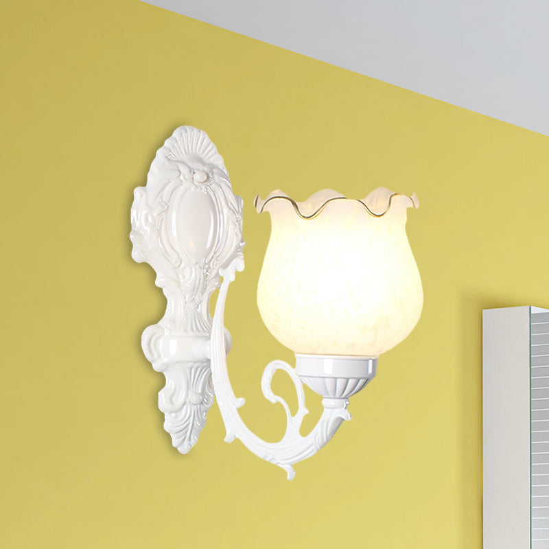 Dachbodenstil Bud Wall Mount Lampe Einer Glühbirne Opalin -Glaswandbeleuchtung in Schwarz/Weiß/Messing