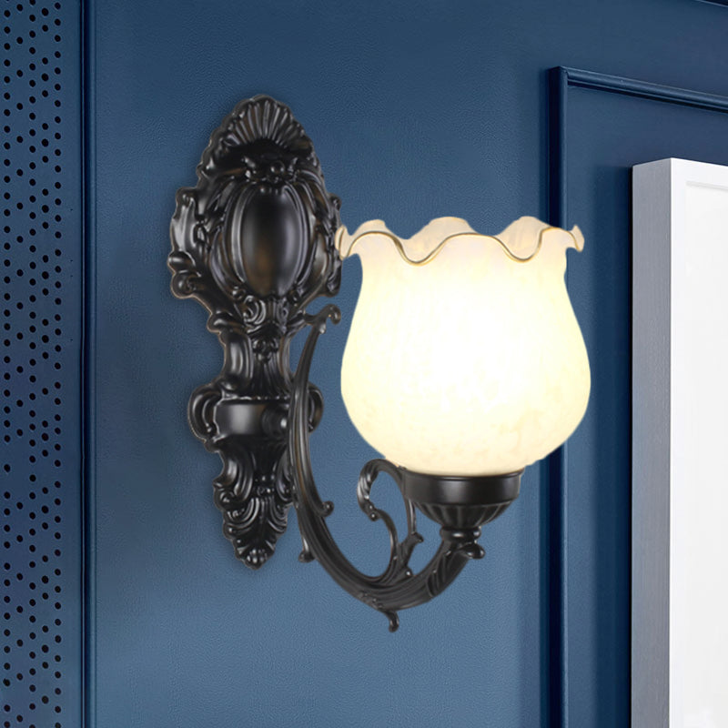 Dachbodenstil Bud Wall Mount Lampe Einer Glühbirne Opalin -Glaswandbeleuchtung in Schwarz/Weiß/Messing