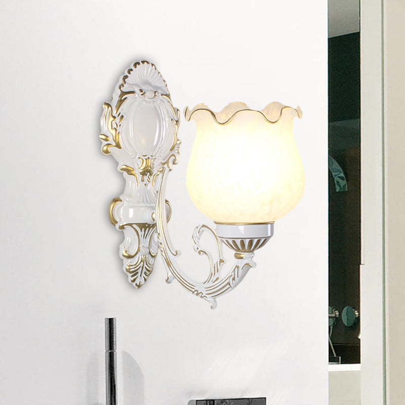 Dachbodenstil Bud Wall Mount Lampe Einer Glühbirne Opalin -Glaswandbeleuchtung in Schwarz/Weiß/Messing