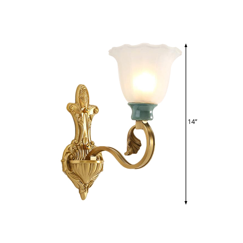 Milky glazen messing muur sconce bloesem 1/2-head traditionele scrollarm wandverlichting armatuur met ginkgo bladdecor