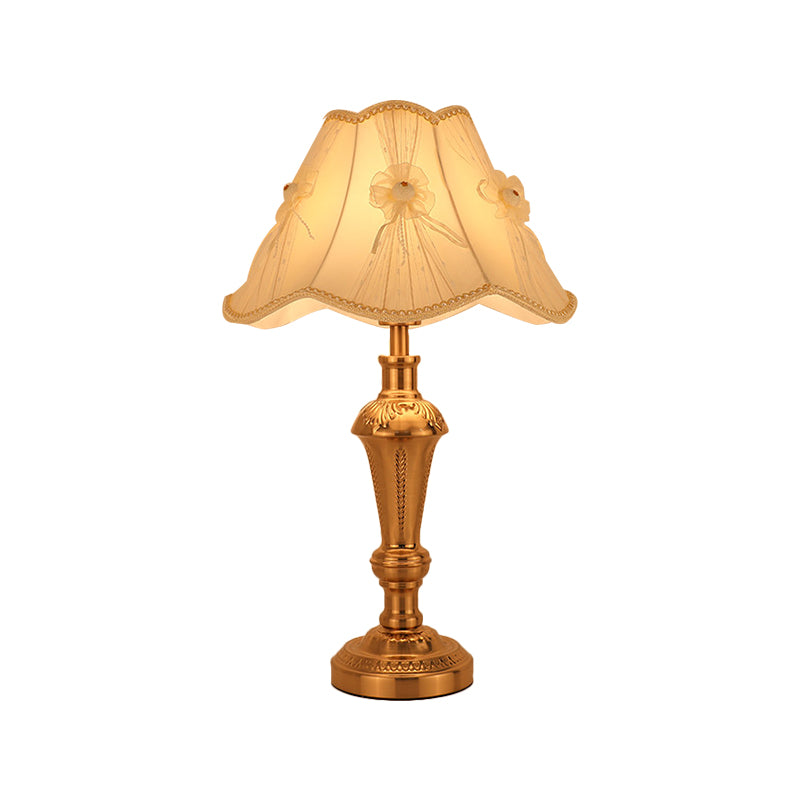 Bloemen/conisch bed bureau licht Traditionele stof enkele kop gouden nachttafelverlichting
