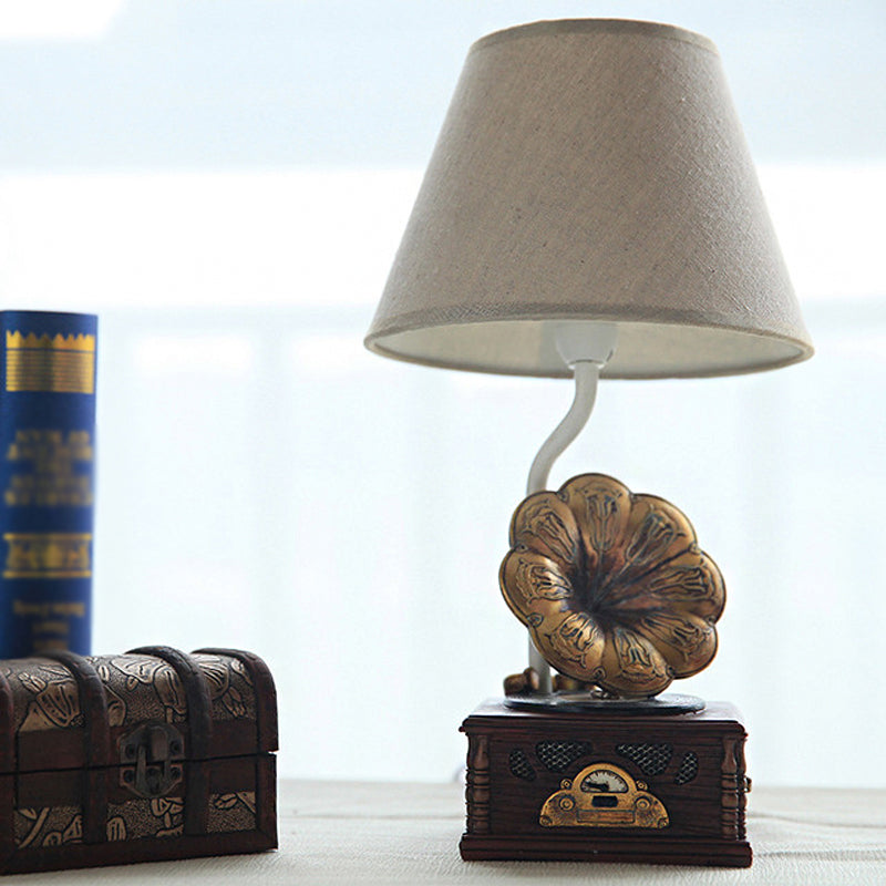 Table conique moderne tissu léger 1 lampe de lecture de salle d'étude légère avec base de phonographe en marron