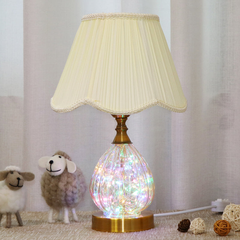 Table festonnée lumière tissu contemporain 1 bulbe lampe de lecture blanche avec corps en verre en laiton
