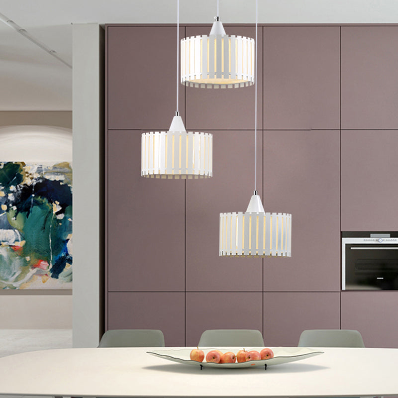 Lámpara de techo blanca LED de metal contemporáneo de clúster de cilindro de listones para comedor