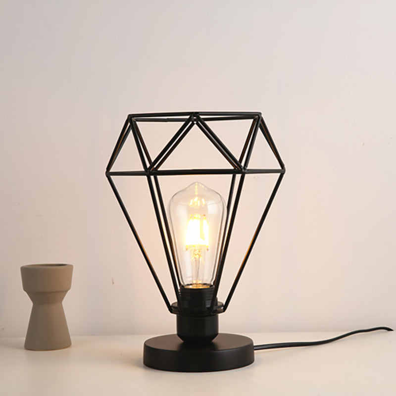Industriestil Drahtschutztischlampe mit Diamant Schatten 1 Kopf Metallic Tischbeleuchtung in Schwarz