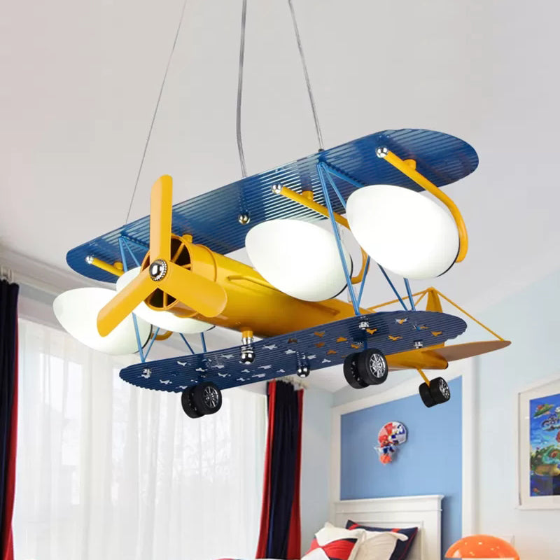 Lustres pour garçons de chambre, pendentif suspendu en bleu avec une nuance en verre de lait et un design biplan moderne