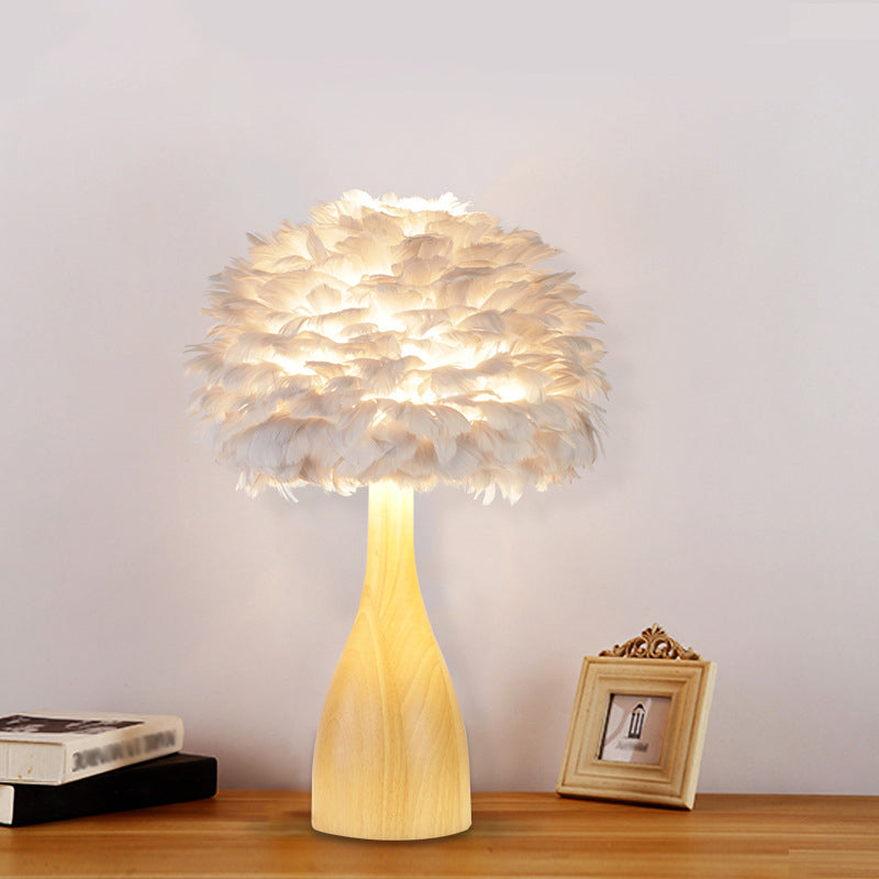 Lampada da comodino arrotondata per sala studio Lampada da scrivania minimalista a 1 testa con piuma con base in legno di bottiglia in bianco