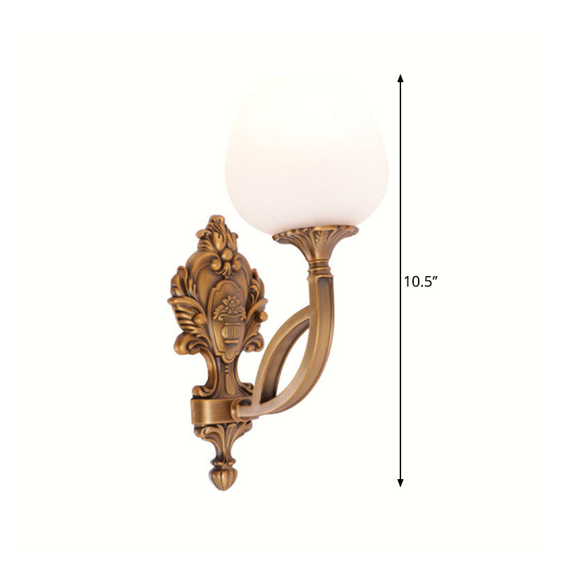 Lampe à fleurs rurales à fleur 1 clair d'éclairage mural en verre à la crème légère en laiton avec plaque arrière sculptée
