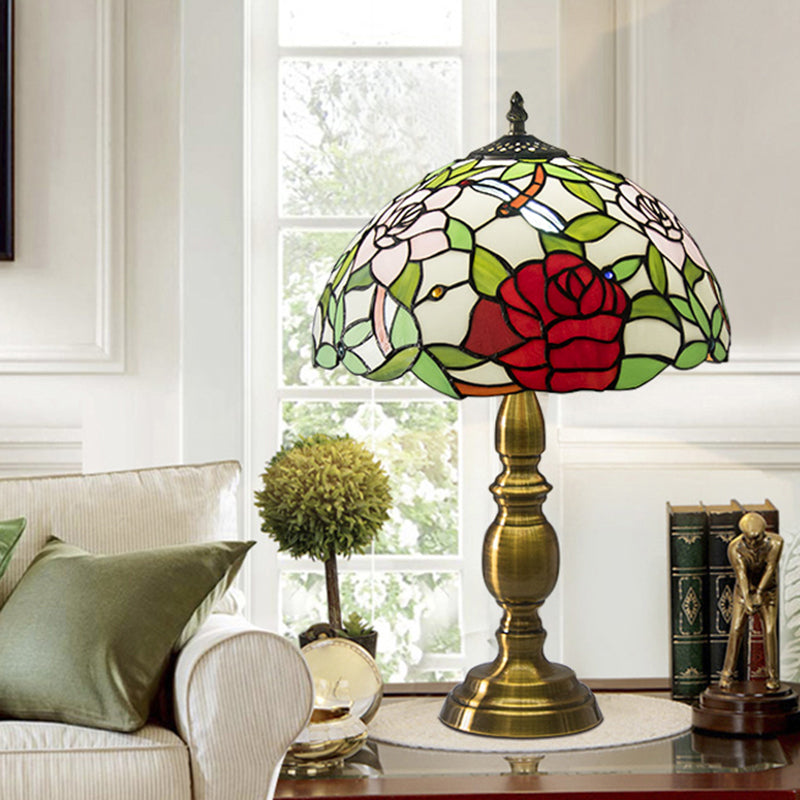 Messing 1 Light Night Lampe Traditionelle grüne Glas Dome Task Lighting mit Rosen- und Libellenfliegermuster
