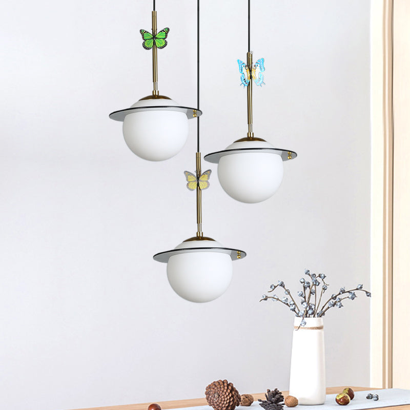 Opal Glass Global Hanging Light Cartoon 3-Bulb Wit/Duidelijke/rokerige hangersverlichting met ronde/lineaire luifel en Dragonfly Deco