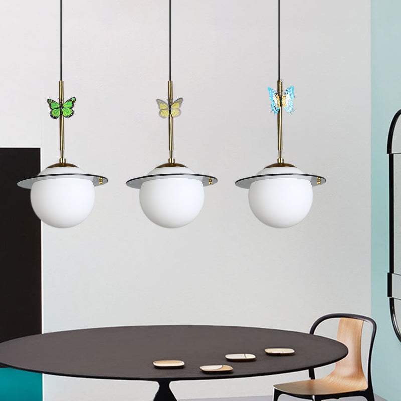 Opal Glass Global Hanging Light Cartoon 3-Bulb Wit/Duidelijke/rokerige hangersverlichting met ronde/lineaire luifel en Dragonfly Deco