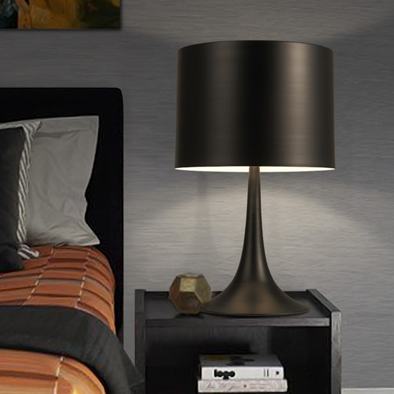 Schwarz/Weiß -Trommeltischlicht mit kurvenreicher Basis einfacher Stil 1 Lichtmetalltischlampe für Schlafzimmer, 10 "/12" Dia