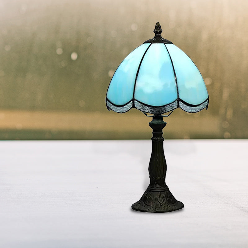 Traditional Scalloped Table Lighting 1 Light Stained Glass Indoor Lighting Fixture in Blue/White