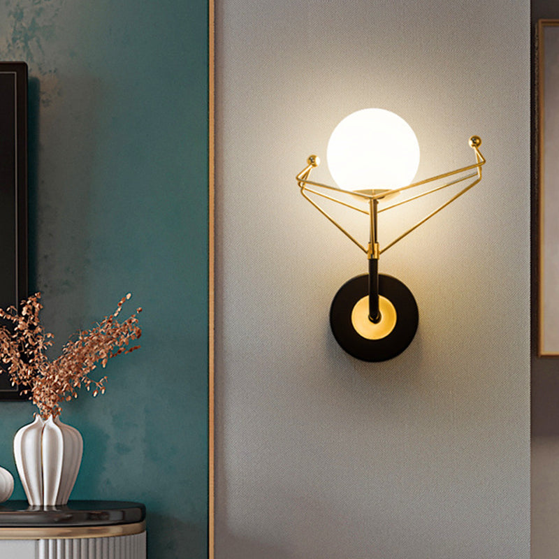 Éclairage mural orbe en verre crème Contemporain 1 lampe murale légère en or avec cadre en métal