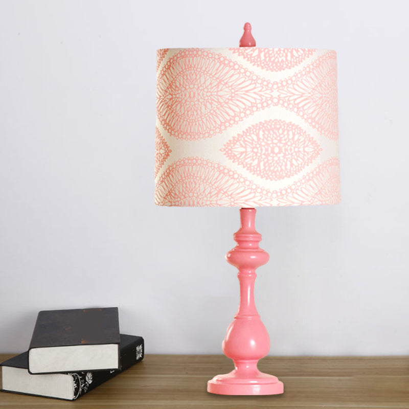 Macaron Barrel Night Lamp Fabric 1 Éclairage de tâche de chambre à coucher légère avec base de colonne en rose