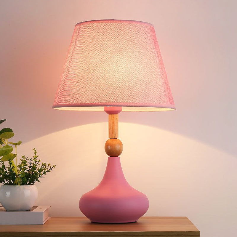 Éclairage de tâche en baril Tissu macaron 1 tête gris / rose / bleu table de table de nuit avec base de vase métallique