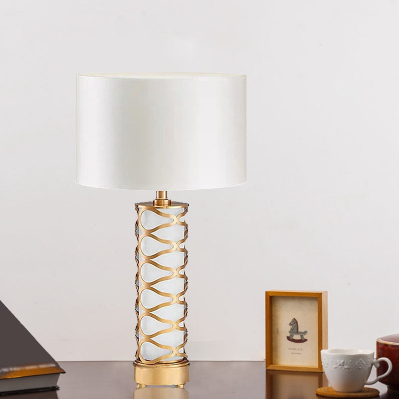 Lampe de table de nuit de chambre à coucher de tambour tissu classique tissu de bureau blanc à une tête avec base de cylindre