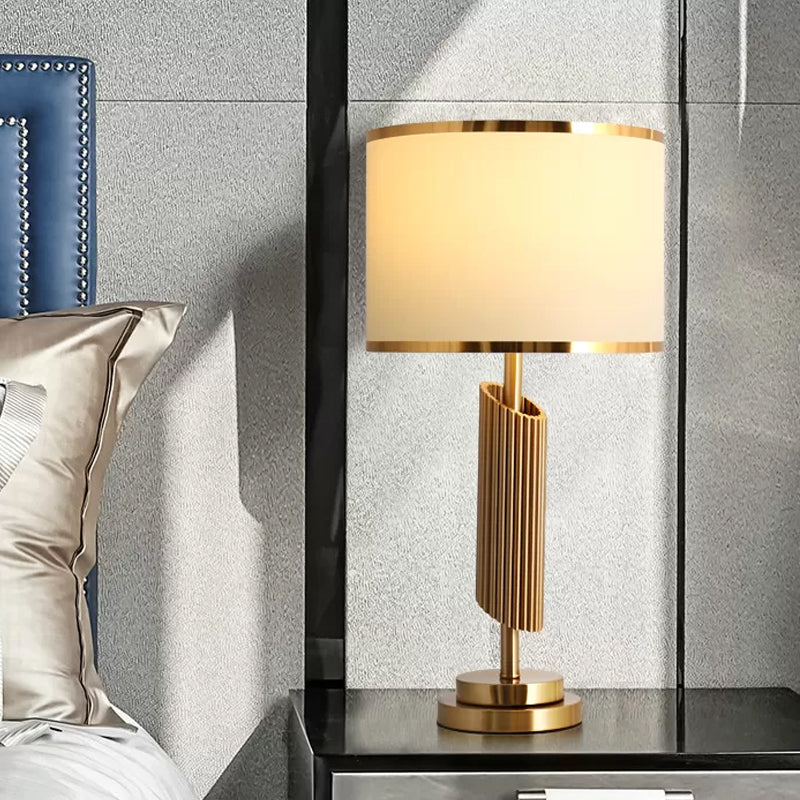 Light tavolo a botte in tessuto classico lampada notturna a 1 luce con base cilindri con taglio smusso in ottone