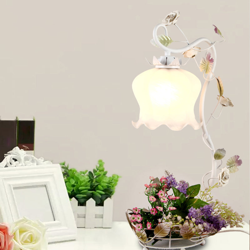Lampada da scrivania vintage a fiori 1 illuminazione da comodino in vetro color crema chiaro con decorazioni a rose e foglie in bianco/beige/blu