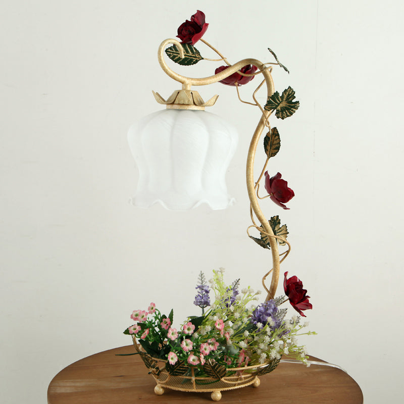 Lampada da scrivania vintage a fiori 1 illuminazione da comodino in vetro color crema chiaro con decorazioni a rose e foglie in bianco/beige/blu