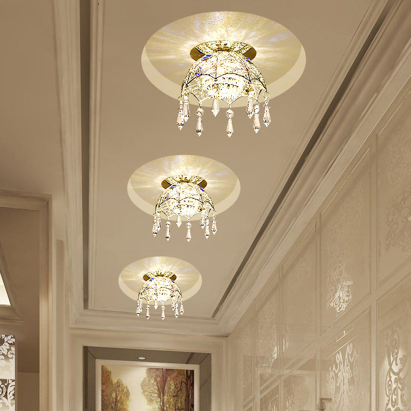 Lámpara de techo LED mínima, luz de montaje empotrada en forma de cúpula festoneada cromada con pantalla de cristal en luz blanca cálida