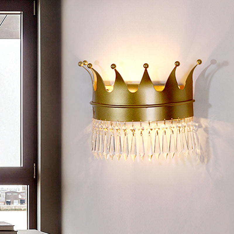 Crown Wall Light Sconce Retro Style Metallic 1-Head Parlor Wall Mount Lighting with Dangling Crystal in Gold