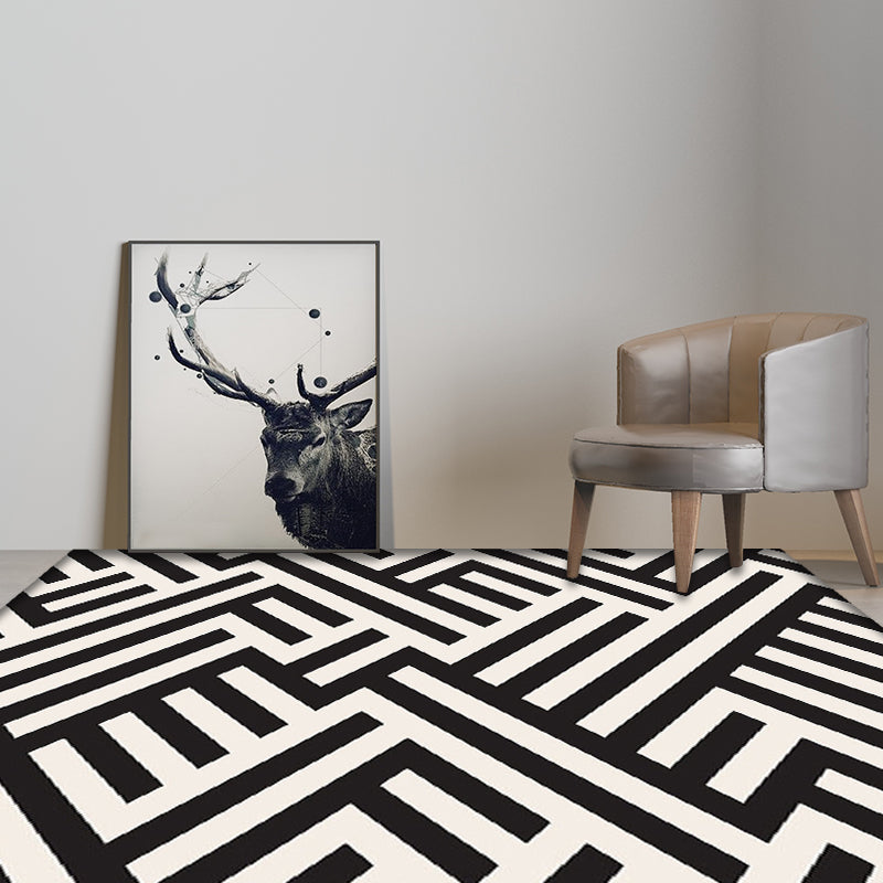 Modern Striped Pattern Rug Black and White Polyester Rug Washable Pet Friendly Non-Slip Area Rug for Living Room