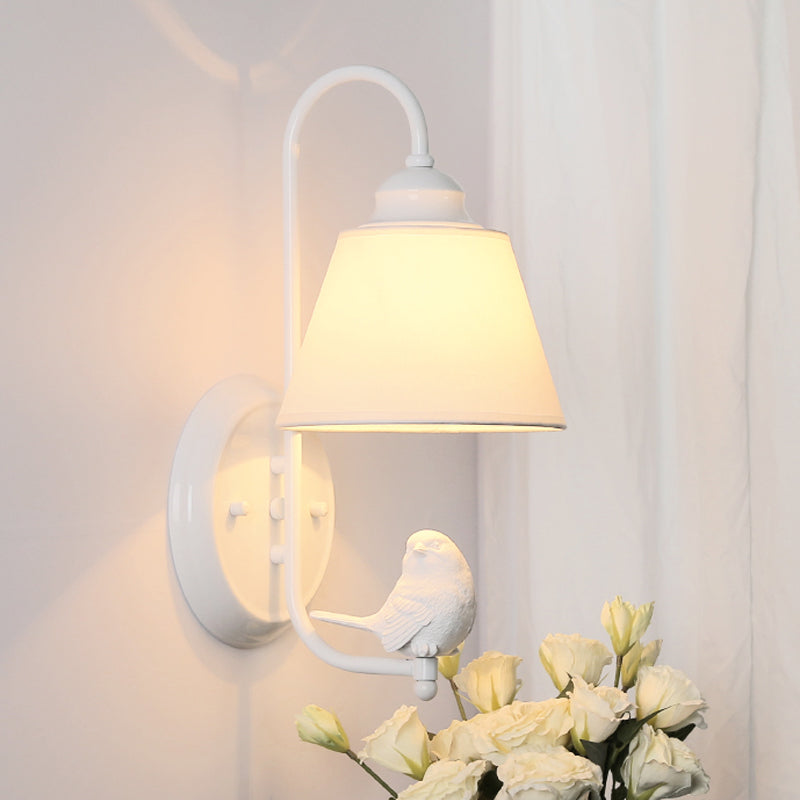 Taps toelopende schaduw wandlicht met duif deco 1 kop metalen moderne stijl SCONCE LICHT