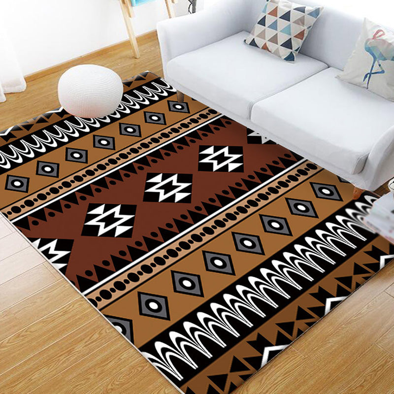 Stammes geometrisches Muster Rug brauner und grüner Polyester Teppich waschbarer Haustierfreundlicher Anti-Schlupf-Teppich für Wohnzimmer